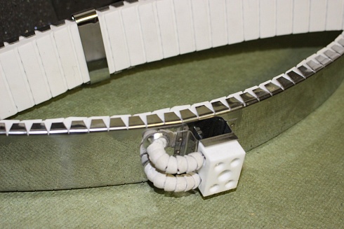 Grzałka ceramiczna plaski z korpusem metalowym