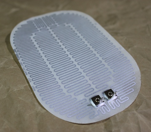 Poliestrowy element grzewczy do lusterek wstecznych samochodu