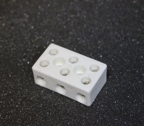 Kostka elektryczna ceramiczna 3Р10А (03-03)