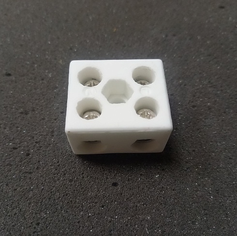 Kostka elektryczna ceramiczna 2P25А (02-04)