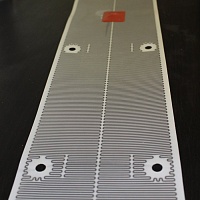 Poliestrowy element grzejny